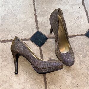 FIONI Clothing Shimmering Gold Heels